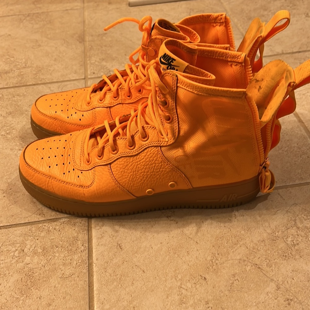 Nikes - Picture 2 of 4